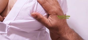 Unexpected Fun: A Playful Encounter with a Charming Sri Lankan Beauty - සෙල්ලම් කරද්දී වල්ලෙ බෝලෙ වැදිල, බෙහෙත් ගන්න ගිහින් මිසී දුන්න පට්ටම සැප.. sri lankan new sexy lady