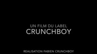 Roman Tik, un bel Arabe tatoué, se fait sodomiser sans ménagement lors d'une séance hardcore intense qui se termine par une éjaculation interne.