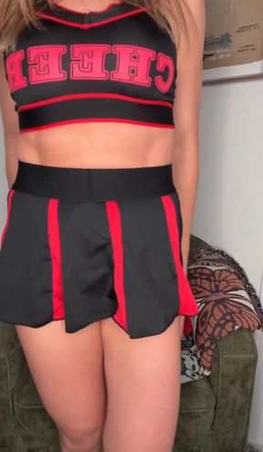 Amateur onlyfan shows off her ass