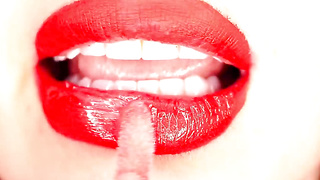 4K Applying lip glitter & smoking & drool fetish