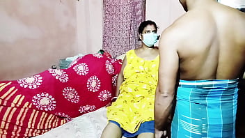 Caught the neighbor&#039_s wife masturbating on a rainy day.