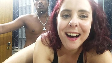 AMATEUR FUCK IN BATH WITH A BBC COCK - FODA AMADORA NA BANHEIRA COM UMA PICA BBC