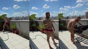 regando as plantas e estendendo roupa peladao