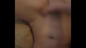 Masturbando a pendeja mientras me chupa la pija