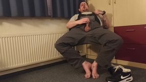 Workmen comes home and jerk off