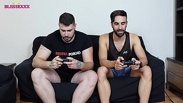 I bet with my friend a blowjob playing a game - Magic Javi & Zeus Ray