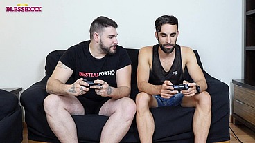 I bet with my friend a blowjob playing a game - Magic Javi & Zeus Ray