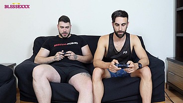 I bet with my friend a blowjob playing a game - Magic Javi & Zeus Ray