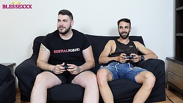 I bet with my friend a blowjob playing a game - Magic Javi & Zeus Ray
