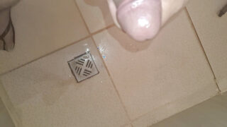 ручная работа, писсинг, члены, папочка, ванная &#8211; сольный клип девушки-любителя, где пухлые азиатские парни занимаются анальным сексом