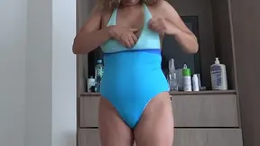 I love showing off in a bikini on the beach and returning to the apartment to have sex