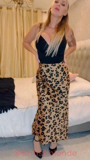 HORNY STEPMOM BEGS FOR YOUR LOAD