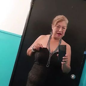 Pissing in a public bathroom. 67yo mature woman.