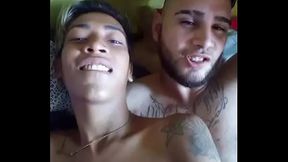 Namorados chamando para foda