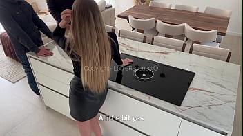 MILF fran&ccedil_aise bais&eacute_e par 2 ouvriers &ndash_ double faciale!
