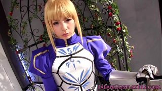 Fate/stay nightのセイバーに扮した日本人コスプレ少女が犯されて中出しされる