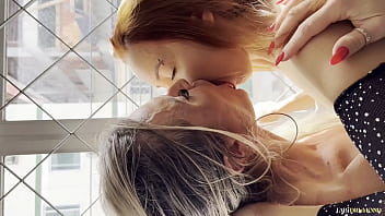 Ruiva chupa gostoso clitores gigante e lambe o cu da amiga MILF - Fabi Drumond