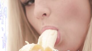 Gorgeous thick lady plays with a banana and shows her body