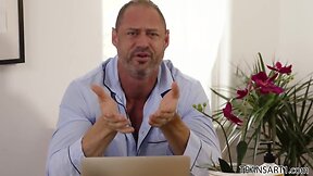 Stefani special shows up late