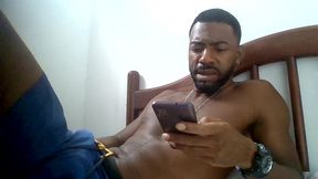 batendo uma punheta assistindo porno no xvideos e gozando gostoso