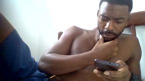 batendo uma punheta assistindo porno no xvideos e gozando gostoso