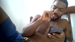 batendo uma punheta assistindo porno no xvideos e gozando gostoso
