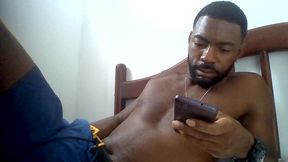 batendo uma punheta assistindo porno no xvideos e gozando gostoso