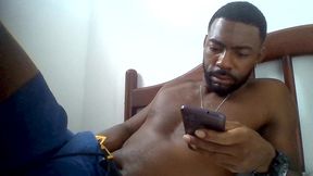 batendo uma punheta assistindo porno no xvideos e gozando gostoso