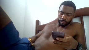 batendo uma punheta assistindo porno no xvideos e gozando gostoso