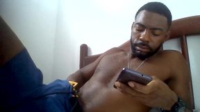 batendo uma punheta assistindo porno no xvideos e gozando gostoso