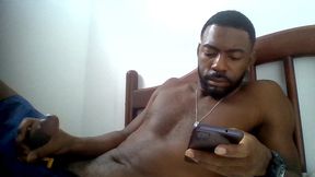 batendo uma punheta assistindo porno no xvideos e gozando gostoso