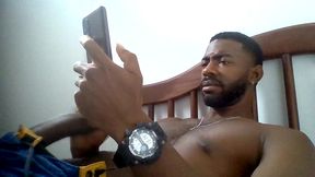 batendo uma punheta assistindo porno no xvideos e gozando gostoso