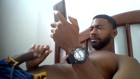 batendo uma punheta assistindo porno no xvideos e gozando gostoso