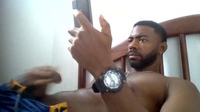 batendo uma punheta assistindo porno no xvideos e gozando gostoso