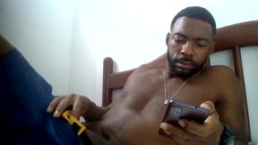 batendo uma punheta assistindo porno no xvideos e gozando gostoso