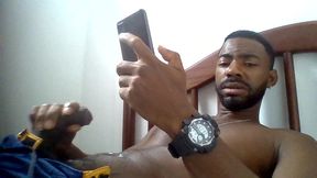 batendo uma punheta assistindo porno no xvideos e gozando gostoso
