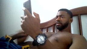 batendo uma punheta assistindo porno no xvideos e gozando gostoso
