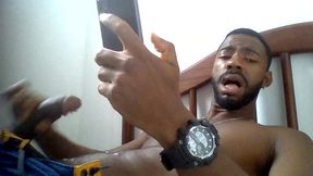 batendo uma punheta assistindo porno no xvideos e gozando gostoso