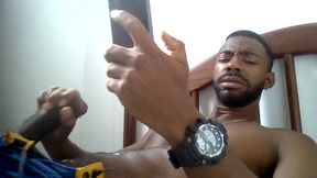 batendo uma punheta assistindo porno no xvideos e gozando gostoso