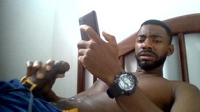 batendo uma punheta assistindo porno no xvideos e gozando gostoso