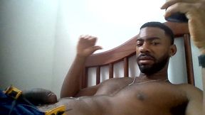 batendo uma punheta assistindo porno no xvideos e gozando gostoso
