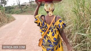 Ebony banana seller women seduced for a Beauty sex