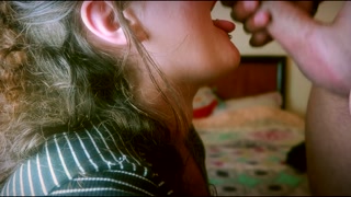 CLOSE UP DEEPTHROAT BLOWJOB CUMING ON END