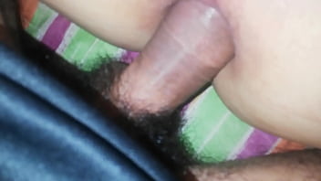 Haci&eacute_ndole sexo anal a la vecina me corr&iacute_ en su culo