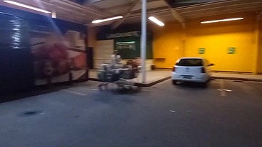YURI GAÚCHO - Transando no banheiro do supermercado com a loira safada