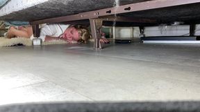 stepmom gets fucked while stuck under the bed - erin electra