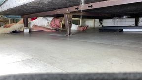 stepmom gets fucked while stuck under the bed - erin electra
