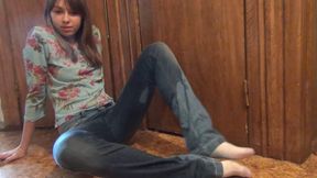 Svetlana first time pee in jeans