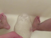 Piss in a plastic bottle. ペットボトルに小便してみた！