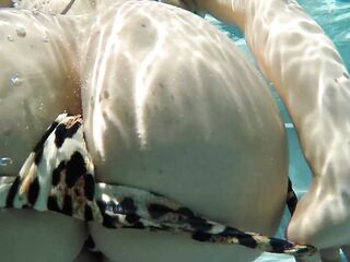 Large Butt mother I'd like to fuck Lalin girl Mamma Carmela Grip Shows Anything Off in Pool Hawt Moist Thick Twerking